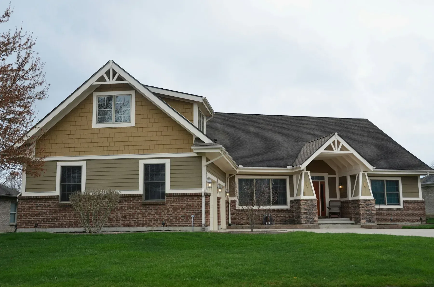 Model R2 — Modern exterior (large)