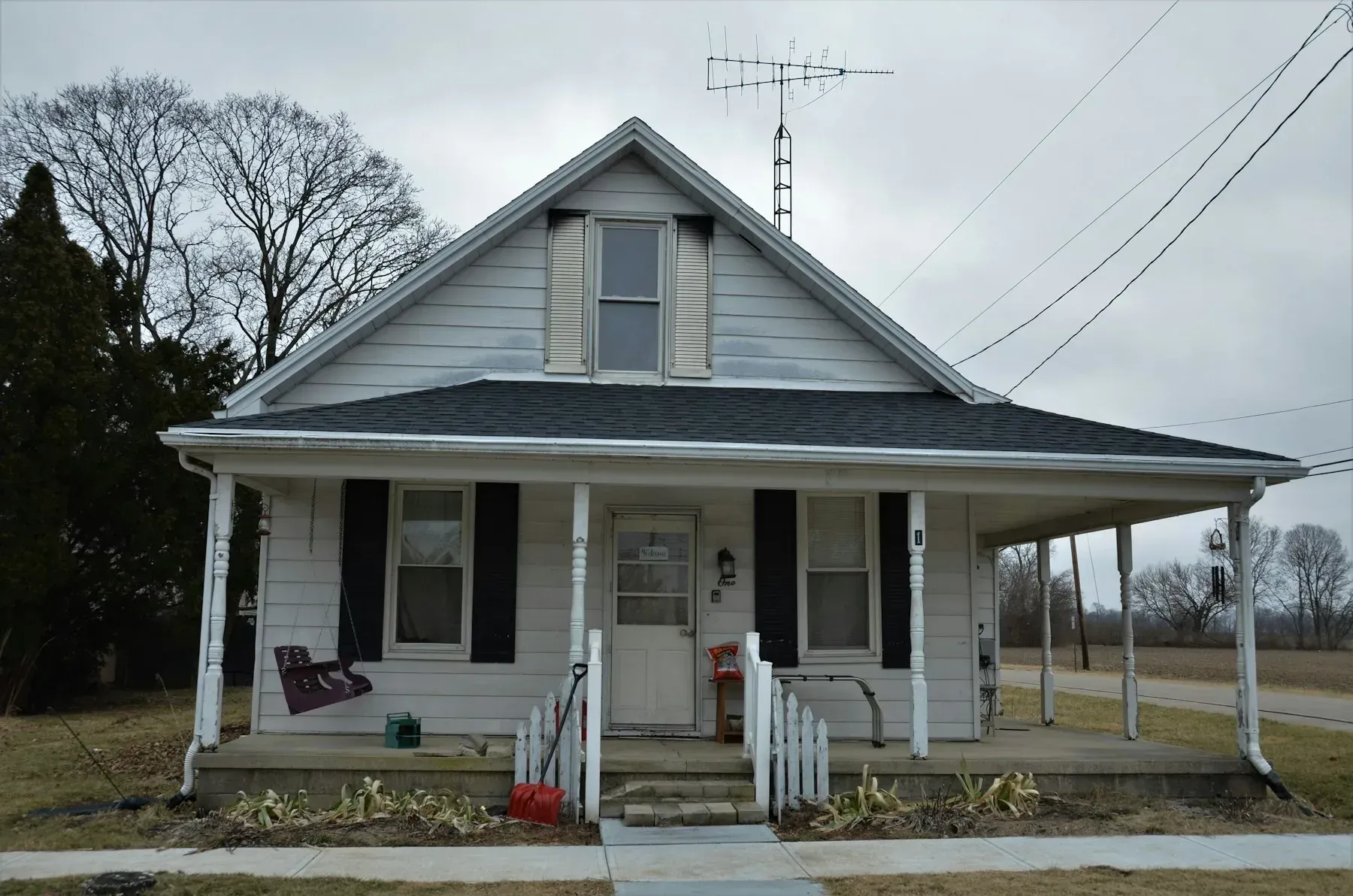 Model R1 — Modern exterior (mid)