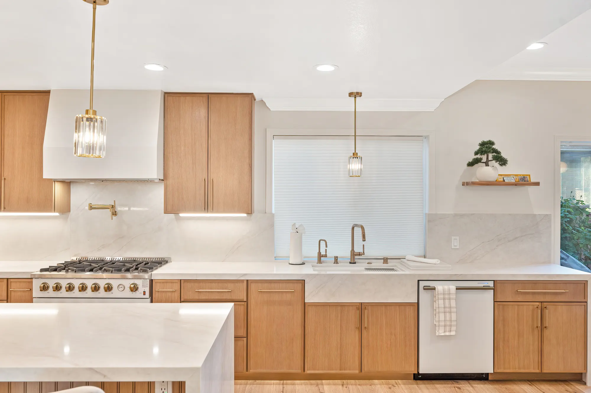 Kitchen range and marble backsplash with gold fixtures